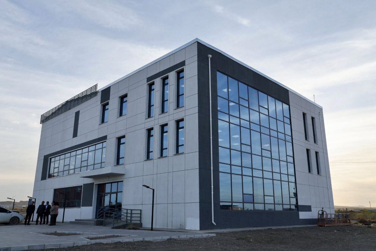 Өмнөговь аймгийн Гурвантэс суманд баригдсан Залуучуудын хөгжлийн төвийн барилга ашиглалтад ороход бэлэн боллоо