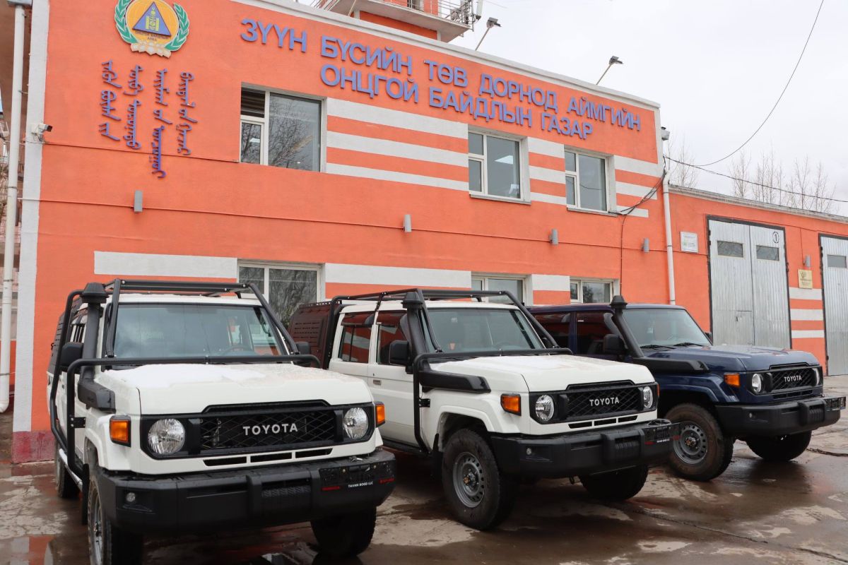 Дорнодын аймгийн зарим сумдад туулах чадвар сайтай автомашин олгосныг хүлээлгэн өглөө