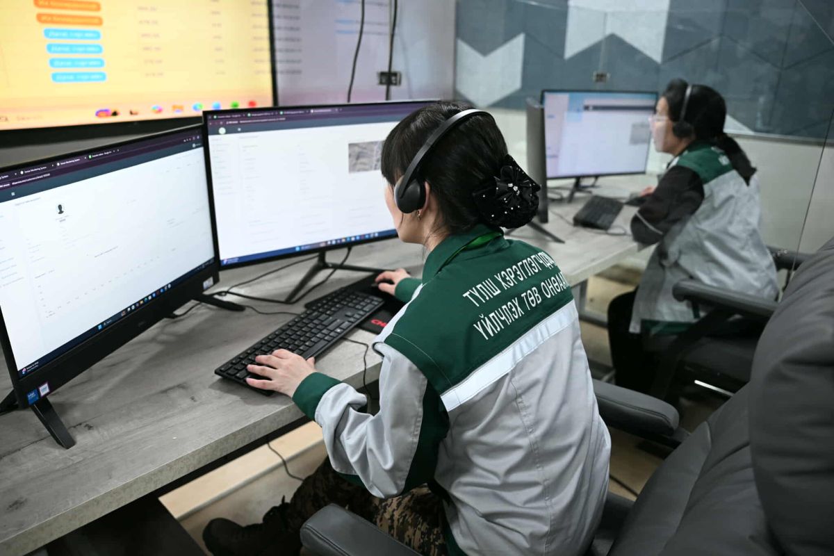 Түлш хэрэглэгчдэд үйлчлэх төв хяналтын дэлгэцэд ирсэн угаарын хийн дохио бүрийг алдалгүй бүртгэж, шуурхай арга хэмжээ авч байна Түлш хэрэглэгчдэд үйлчлэх төв хяналтын дэлгэцэд ирсэн угаарын хийн дохио бүрийг алдалгүй бүртгэж, шуурхай арга хэмжээ авч байна