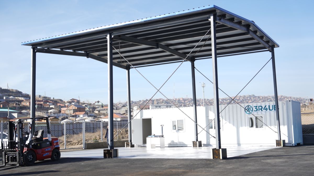 Чингэлтэй дүүрэг ангилан ялгасан хог хаягдлыг эдийн засгийн эргэлтэд оруулах төвлөрсөн байгууламжтай боллоо