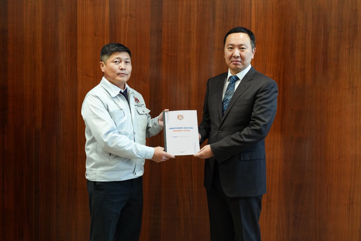 Нийслэлийн 2026 оны төсвийн төслийг нийслэл дэх Төрийн аудитын газрын дарга бөгөөд тэргүүлэх аудитор Г.Нандинжаргалд өргөн барилаа