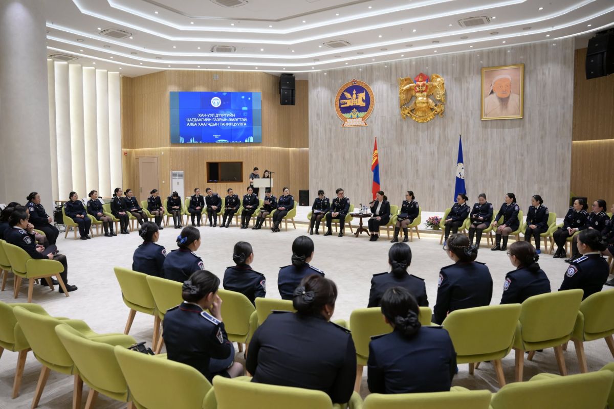 Хан-Уул дүүргийн цагдаагийн газрын эмэгтэй алба хаагчидтай уулзлаа
