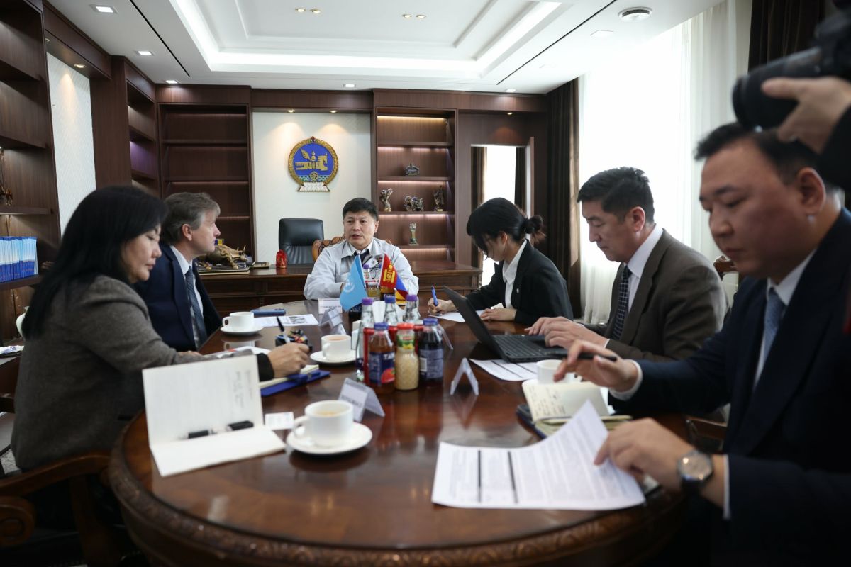 Нийслэлийн Засаг дарга бөгөөд Улаанбаатар хотын Захирагч Х.Нямбаатар НҮБ-ын Суурин зохицуулагч Яап Ван Хиердэнтэй уулзлаа