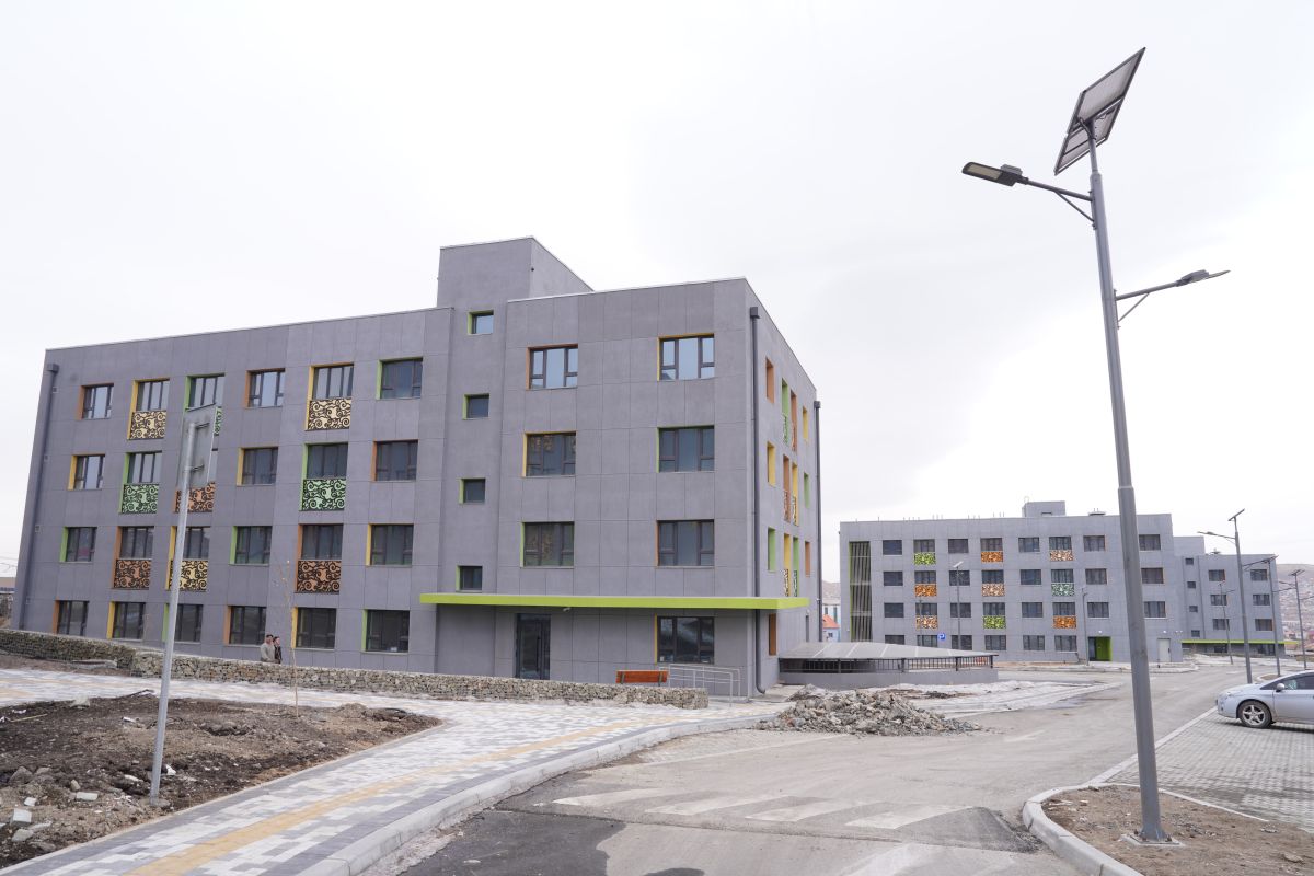 “Баянхошуу хот орон сууцжуулах” төслийн 462 айлын орон сууцны барилгын ажил 70 хувьтай байна