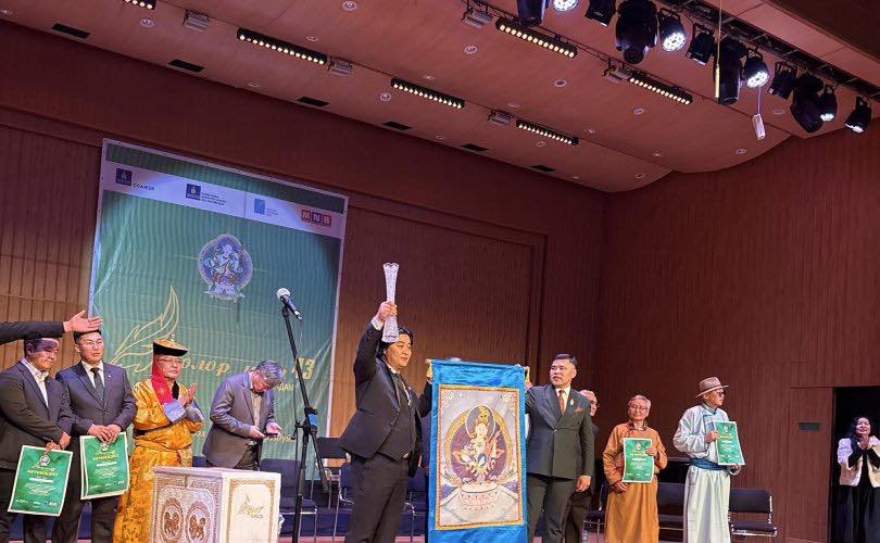 “Болор цом 43” яруу найргийн наадмын шилдэгүүд тодорчээ