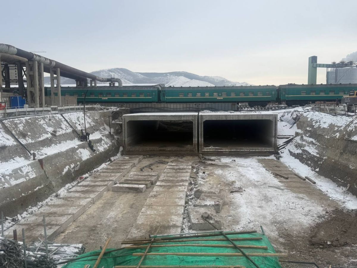 “Гермес” худалдааны төвийн нүхэн гарцын туннелийн их биеийн бүтээцийг түлхэх технологиор хийж дууслаа