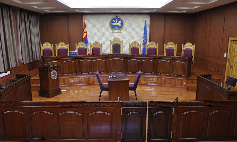 Эрүүгийн хуульд заасан Худал мэдээлэл тараах гэмт хэргийн зохицуулалт нь Үндсэн хууль зөрчсөн тухай ҮХЦ-ийн дүгнэлтээр түтгэлзснийг мэдээлэв