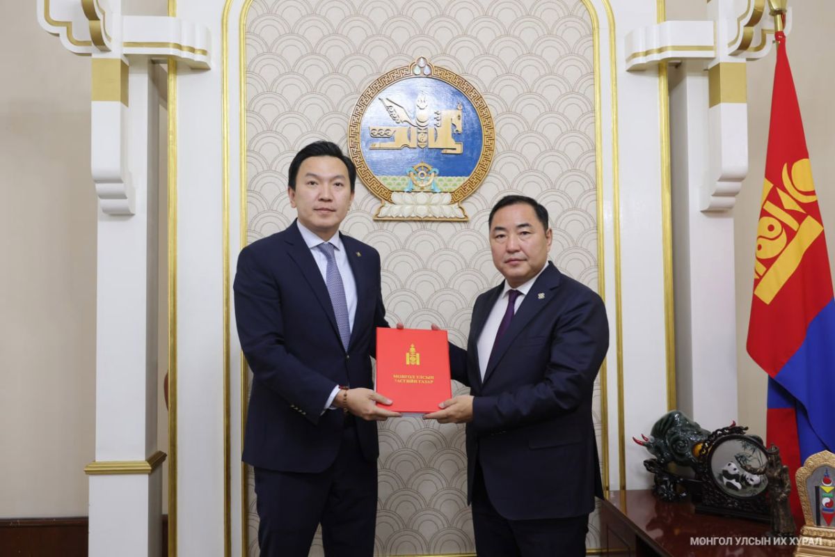 “Монгол Улсыг 2026-2030 онд хөгжүүлэх таван жилийн үндсэн чиглэл батлах тухай” УИХ-ын тогтоолын төслийг өргөн мэдүүллээ “Монгол Улсыг 2026-2030 онд хөгжүүлэх таван жилийн үндсэн чиглэл батлах тухай” УИХ-ын тогтоолын төслийг өргөн мэдүүллээ