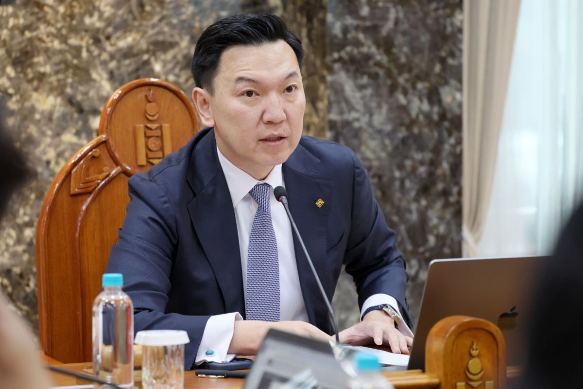 Ерөнхий сайд Н.Учрал эхний шийдвэрээрээ 12100 компанийн дансыг нээлээ