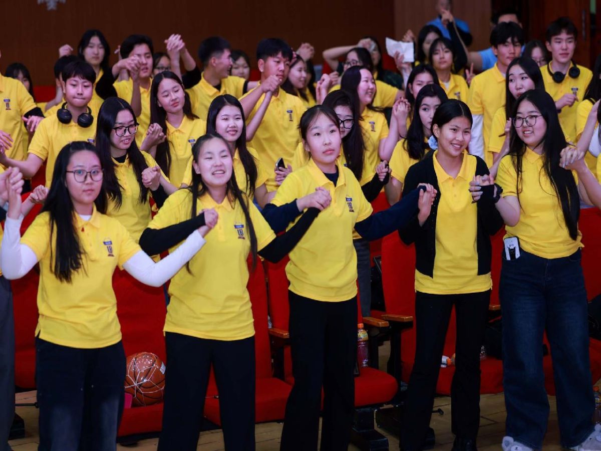 “UB DEBATE 2025” ХӨТӨЛБӨР МЭТГЭЛЦЭЭНИЙ УР ЧАДВАРААР ДАМЖУУЛАН СУРАГЧДАД ЭХ ОРОНЧ ТӨЛӨВШИЛ ОЛГОЖ БАЙНА