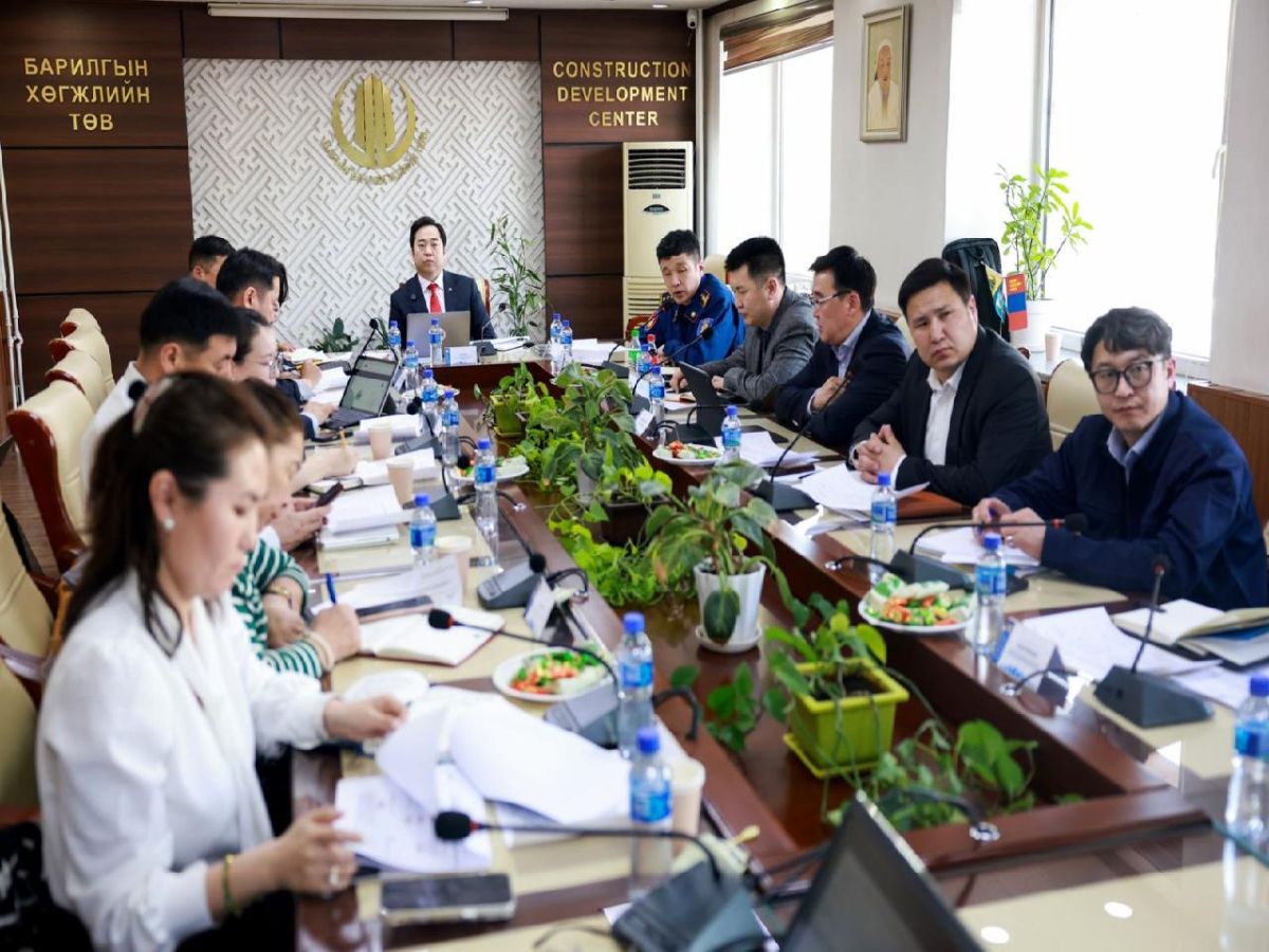 НИТХ-ЫН ДАРГА А.БАЯР БАРИЛГЫН ДУЛААЛГЫН МАТЕРИАЛЫН ЧАНАР, СТАНДАРТЫГ САЙЖРУУЛАХ ТАЛААР ХОЛБОГДОХ АЖЛЫН ХЭСГИЙН БҮРЭЛДЭХҮҮНД ҮҮРЭГ ӨГЛӨӨ