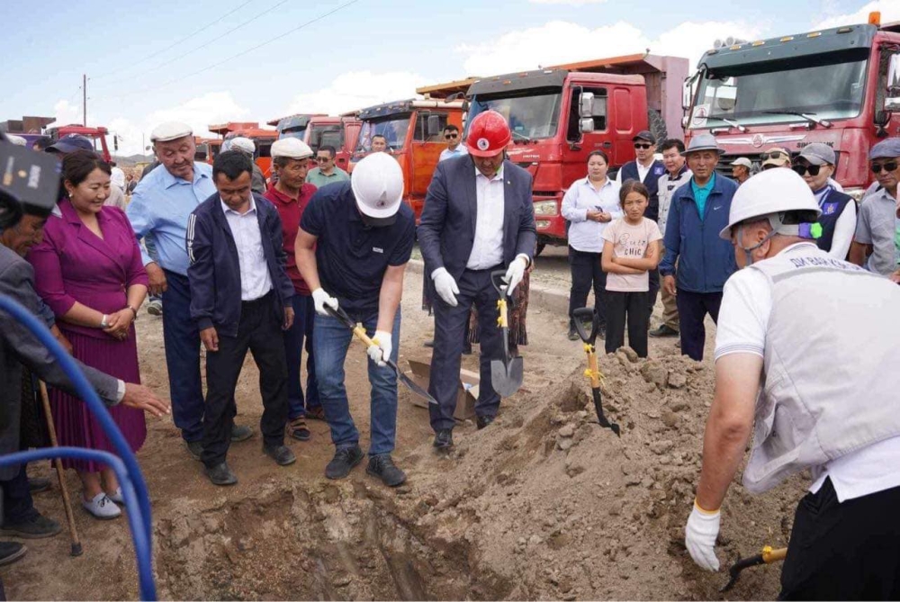 Ховд-Баян-Өлгий чиглэлийн авто замаас Ховд сум чиглэлийн 18.755 км хатуу хучилттай авто замын бүтээн байгуулалт эхэллээ