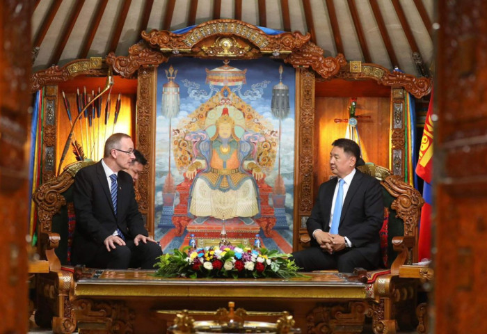 Ерөнхийлөгч ИБУИНХУ-аас Монгол Улсад суугаа Элчин сайдыг хүлээн авч уулзлаа