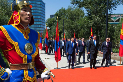 Ерөнхий сайд Л.Оюун-Эрдэнэ Төрийн далбааг  мандуулах ёслолд оролцлоо