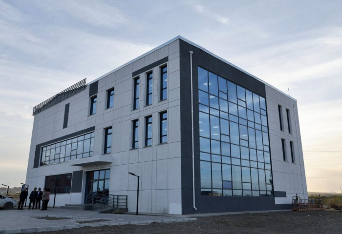 Өмнөговь аймгийн Гурвантэс суманд баригдсан Залуучуудын хөгжлийн төвийн барилга ашиглалтад ороход бэлэн боллоо