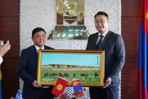 Бүгд Найрамдах Киргиз улсын Баткен мужийн төлөөлөгчид Дундговь аймагт айлчлал хийж байна