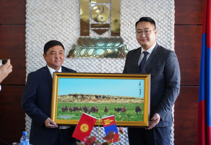 Бүгд Найрамдах Киргиз улсын Баткен мужийн төлөөлөгчид Дундговь аймагт айлчлал хийж байна