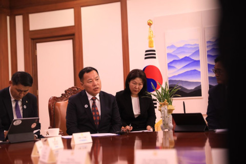 Ардчилсан намын дарга О.Цогтгэрэл БНСУ-ын Үндэсний Ассамблейн дарга Ү Вон Шигт бараалхлаа