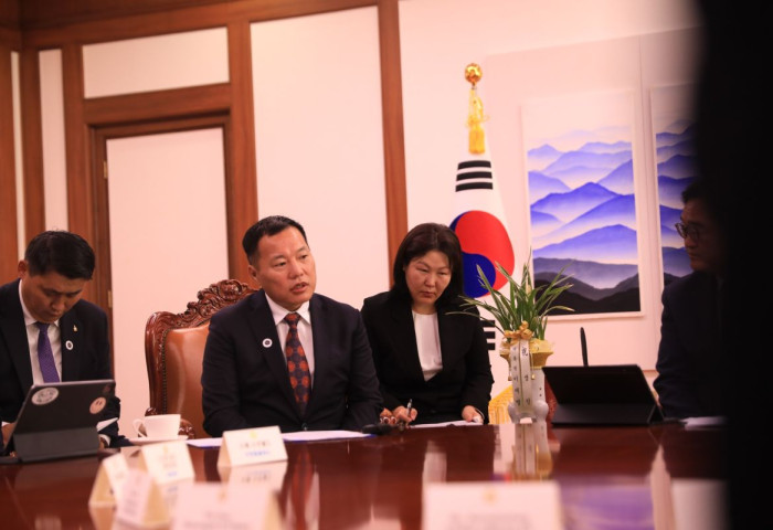 Ардчилсан намын дарга О.Цогтгэрэл БНСУ-ын Үндэсний Ассамблейн дарга Ү Вон Шигт бараалхлаа