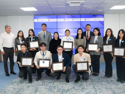 Бүсчилсэн хөгжлийн хороо оюутны “Менторшип“ хөтөлбөрт шалгарсан 10 оюутанд тэтгэлэг гардууллаа