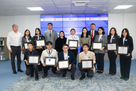 Бүсчилсэн хөгжлийн хороо оюутны “Менторшип“ хөтөлбөрт шалгарсан 10 оюутанд тэтгэлэг гардууллаа