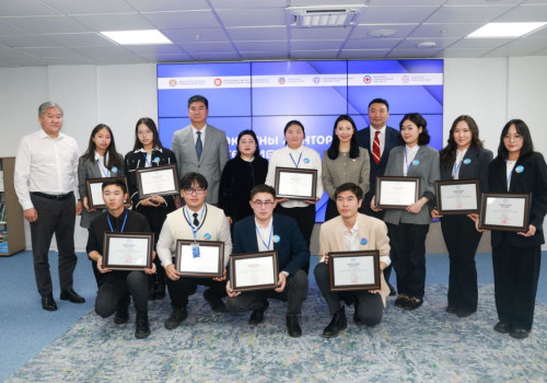 Бүсчилсэн хөгжлийн хороо оюутны “Менторшип“ хөтөлбөрт шалгарсан 10 оюутанд тэтгэлэг гардууллаа