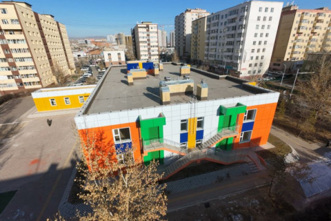 Энэ онд багтаан 12 сургууль, 24 цэцэрлэг, 11 бага сургууль, цэцэрлэгийн цогцолборыг ашиглалтад оруулна