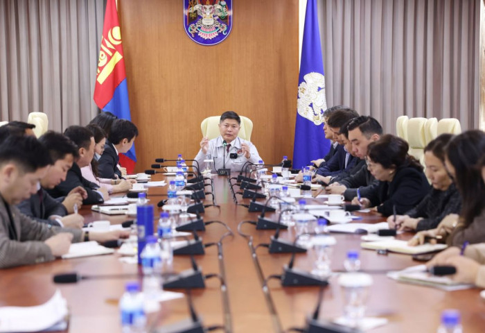 Хотын дарга Х.Нямбаатар дүүргүүдийн Засаг дарга, хэлтсийн дарга нартай нийслэлийн төсвийн төслийн талаар хэлэлцлээ