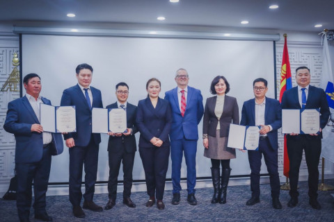 Нийслэлийн ЗДТГ “АРО“ гэрчилгээ авлаа