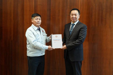 Нийслэлийн 2026 оны төсвийн төслийг нийслэл дэх Төрийн аудитын газрын дарга бөгөөд тэргүүлэх аудитор Г.Нандинжаргалд өргөн барилаа