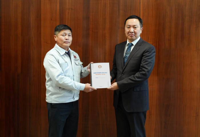 Нийслэлийн 2026 оны төсвийн төслийг нийслэл дэх Төрийн аудитын газрын дарга бөгөөд тэргүүлэх аудитор Г.Нандинжаргалд өргөн барилаа