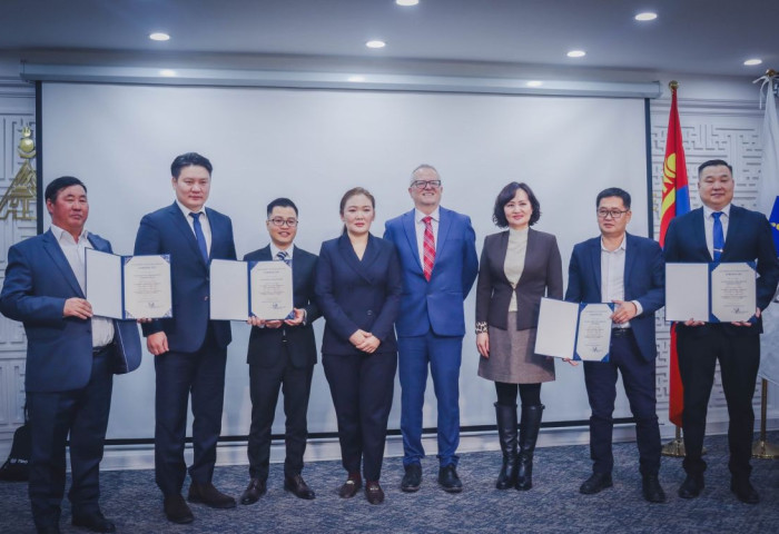 Нийслэлийн ЗДТГ “АРО“ гэрчилгээ авлаа