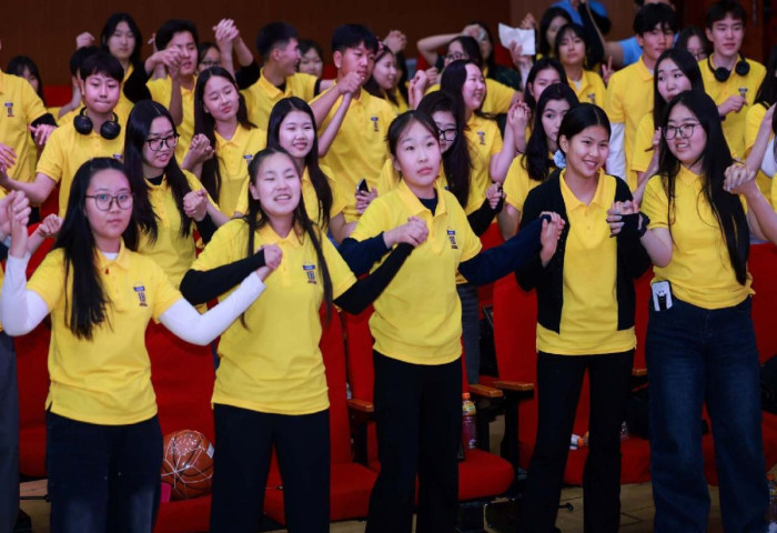 “UB DEBATE 2025” ХӨТӨЛБӨР МЭТГЭЛЦЭЭНИЙ УР ЧАДВАРААР ДАМЖУУЛАН СУРАГЧДАД ЭХ ОРОНЧ ТӨЛӨВШИЛ ОЛГОЖ БАЙНА