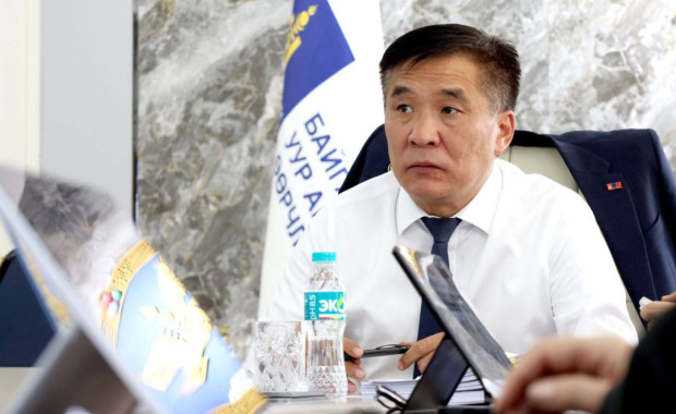 Төрийн хэмнэлтийн хуулийг удаа дараа зөрчиж байгаа БОУАӨ-ийн сайд Б.Батбаатартай хэзээ хариуцлага тооцох вэ Ерөнхий сайдаа...