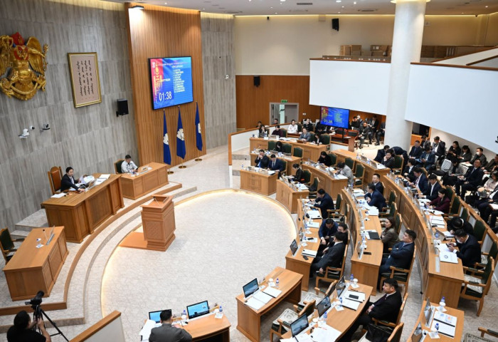 НИТХ-ын ээлжит бус VIII хуралдаанд нийслэлийн агаарын бохирдлыг бууруулах чиглэлээр хэрэгжүүлж буй ажил, арга хэмжээний талаар танилцууллаа