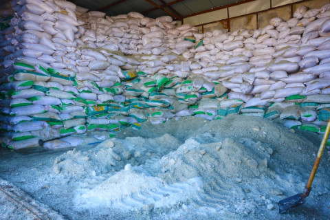 Г.Билгүүн: Байгальд ээлтэй, хурдан уусдаг бодис зам талбайд цацаж, халтиргаа гулгаанаас сэргийлж байна