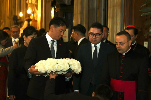 Монгол Улсын Ерөнхийлөгч Пап Францисын гэгээн дурсгалыг хүндэтгэлээ