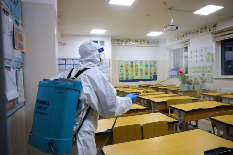 Нийслэлийн 182 сургуульд ариутгал халдваргүйжүүлэлт хийж эхэллээ