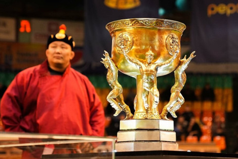 Алтан цомын төлөөх барилдаан болно