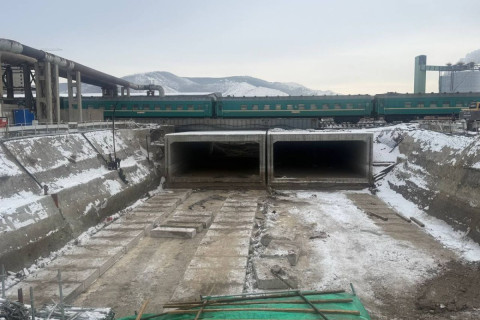 “Гермес” худалдааны төвийн нүхэн гарцын туннелийн их биеийн бүтээцийг түлхэх технологиор хийж дууслаа