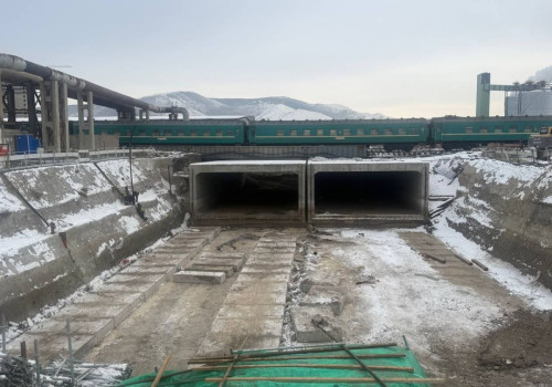 “Гермес” худалдааны төвийн нүхэн гарцын туннелийн их биеийн бүтээцийг түлхэх технологиор хийж дууслаа
