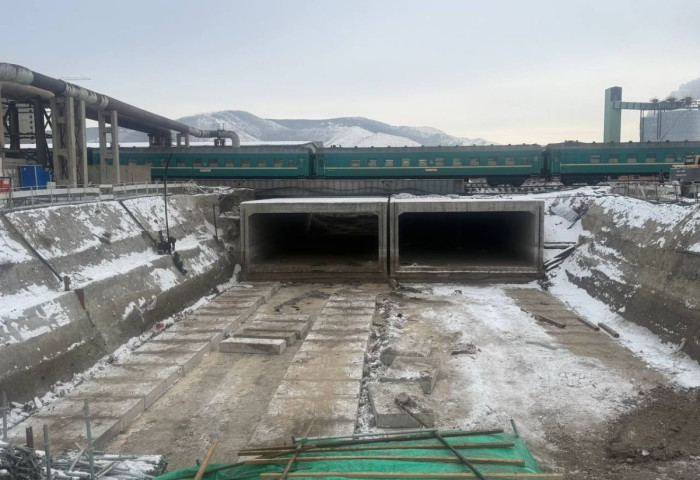 “Гермес” худалдааны төвийн нүхэн гарцын туннелийн их биеийн бүтээцийг түлхэх технологиор хийж дууслаа