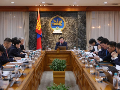 Хяналтын болон бүтээмжийн менежер, сайд нарын зөвлөхүүдийг цомхотгож, дэд сайд нарыг томиллоо