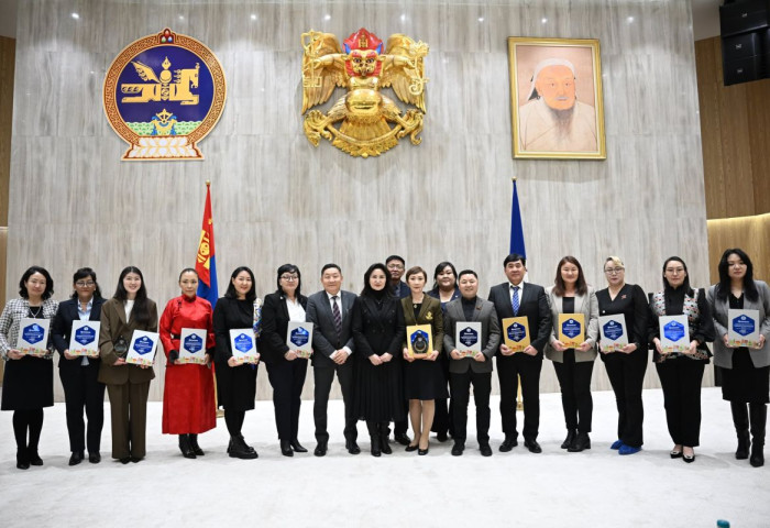 Нийслэлийн эрүүл мэндийн салбарын шилдгүүдийг тодруулжээ