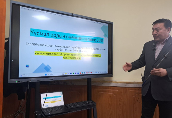 Ж.Батзандан: Уул уурхайн баялагийн тодорхой хувийг төр, ард түмний мэдэлд авах асуудал яригдах бүрд Засгийн газрыг огцруулах асуудал гарч ирдэг