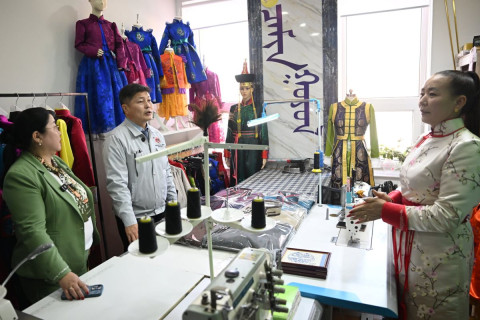 “Уламжлалт гар урлалыг дэмжих төв”-д ЖДҮ эрхлэгчид түрээсийн төлбөр төлөхгүйгээр ажиллаж байна