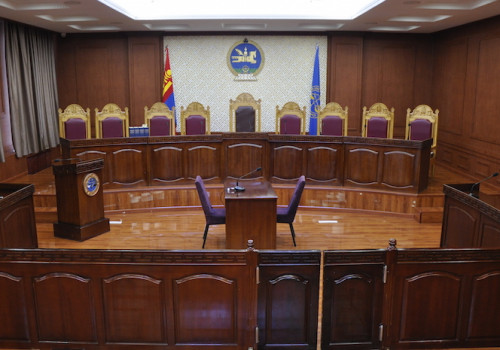 Эрүүгийн хуульд заасан Худал мэдээлэл тараах гэмт хэргийн зохицуулалт нь Үндсэн хууль зөрчсөн тухай ҮХЦ-ийн дүгнэлтээр түтгэлзснийг мэдээлэв