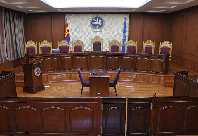 Эрүүгийн хуульд заасан Худал мэдээлэл тараах гэмт хэргийн зохицуулалт нь Үндсэн хууль зөрчсөн тухай ҮХЦ-ийн дүгнэлтээр түтгэлзснийг мэдээлэв