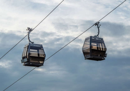 Энэ онд дүүжин замын тээврийн 18 тулгуур баганыг суурилуулжээ