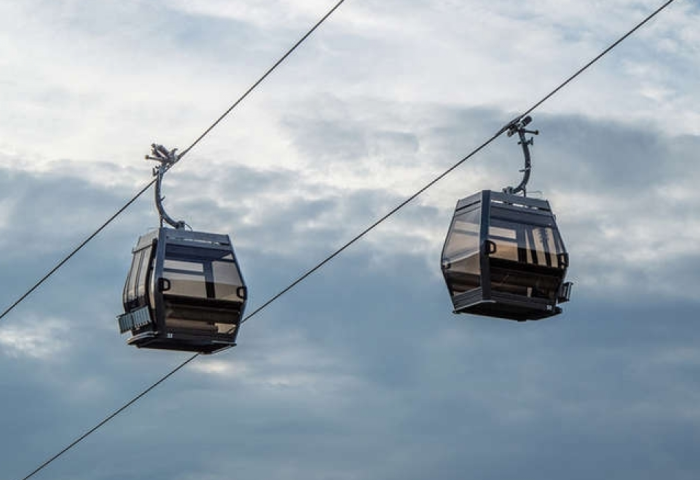 Энэ онд дүүжин замын тээврийн 18 тулгуур баганыг суурилуулжээ